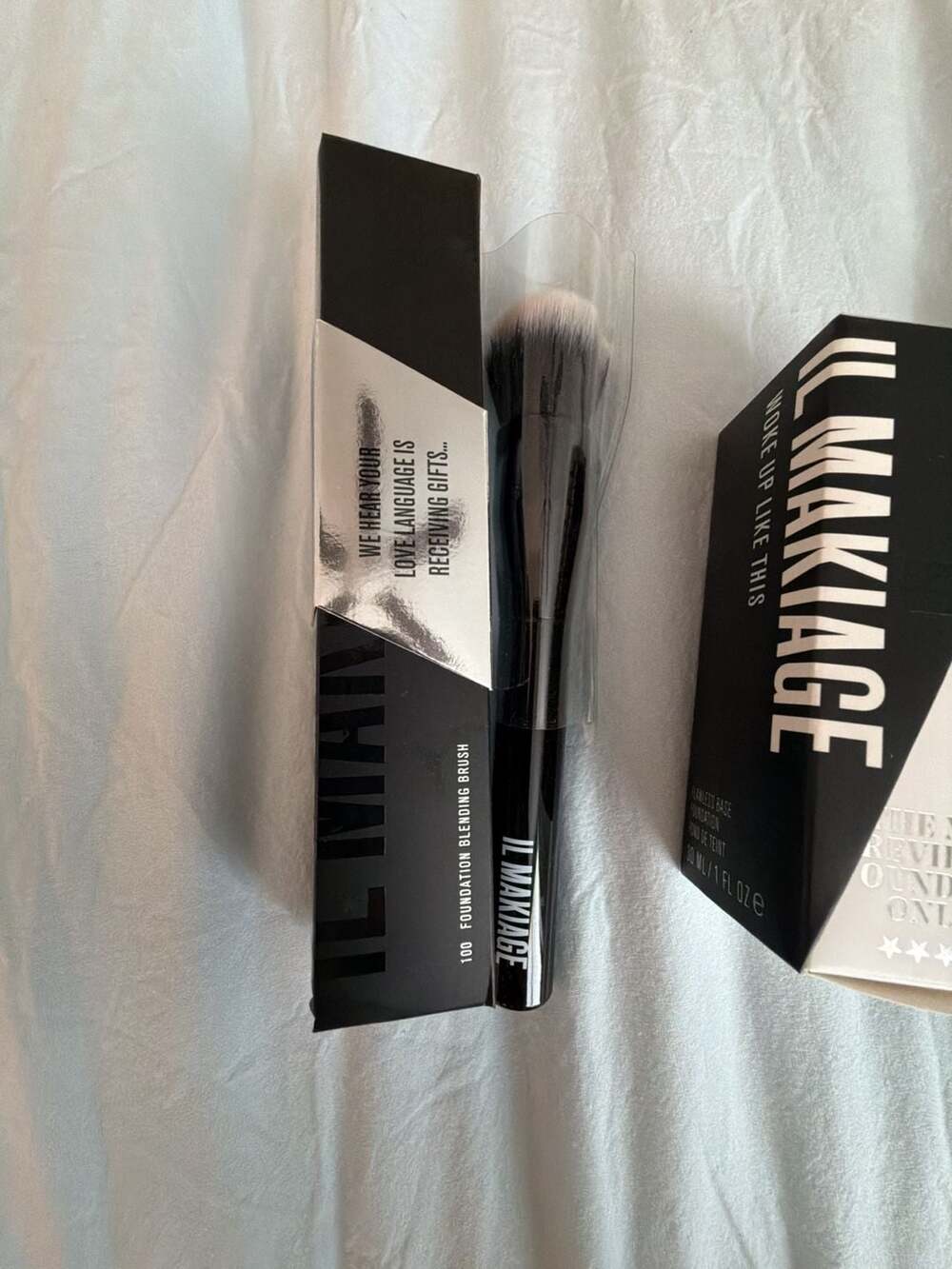IL Makiage Skin Makeup Bundle Flawless Foundation, Age Redness Primer & Brush - Picture 2 of 9